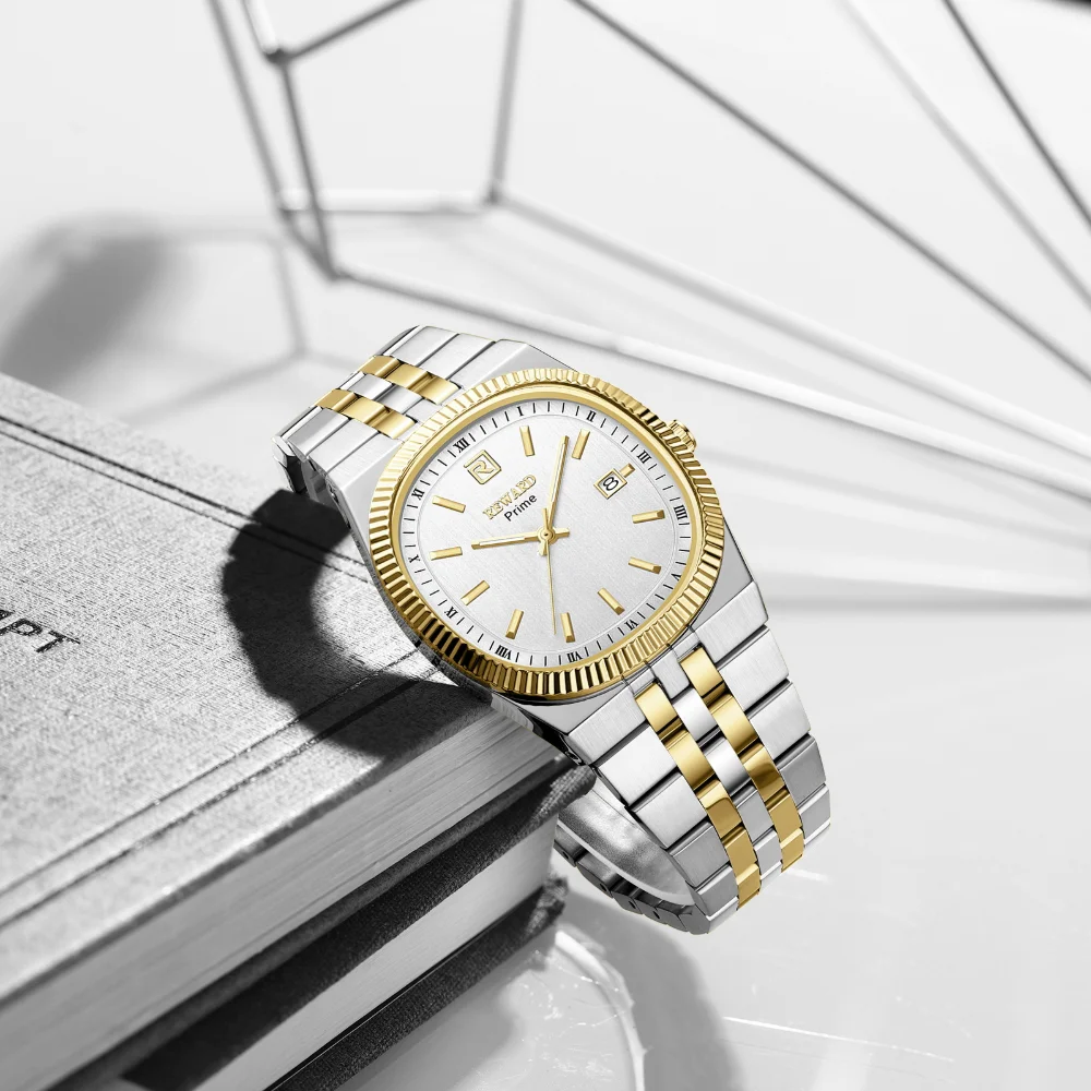 Close-up of the alloy case and stainless steel band
